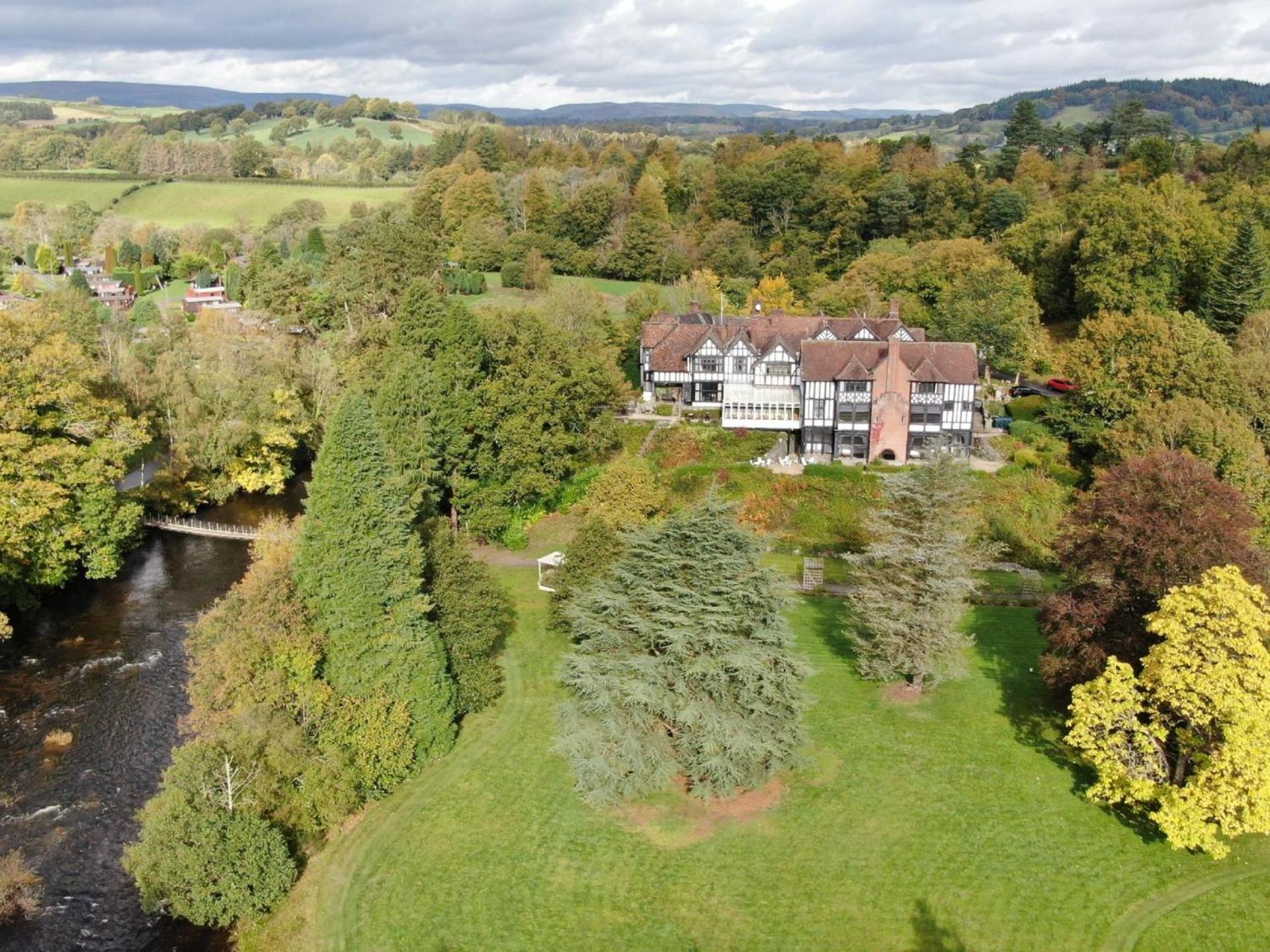 Vila Caer Beris Manor By Group Retreats Builth Wells Exteriér fotografie